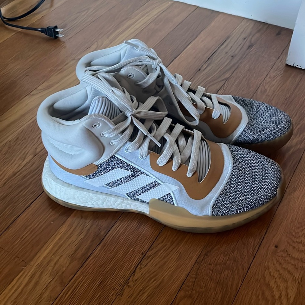 Adidas men’s basketball shoes size 11